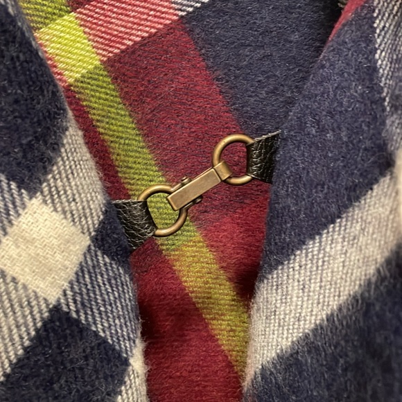 NWOT-Wrap W clasp closure - Picture 2 of 2